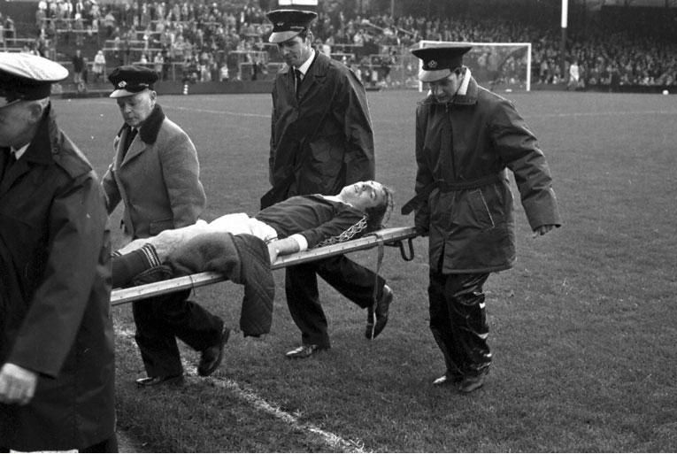 Jim Brown breaks leg 1977