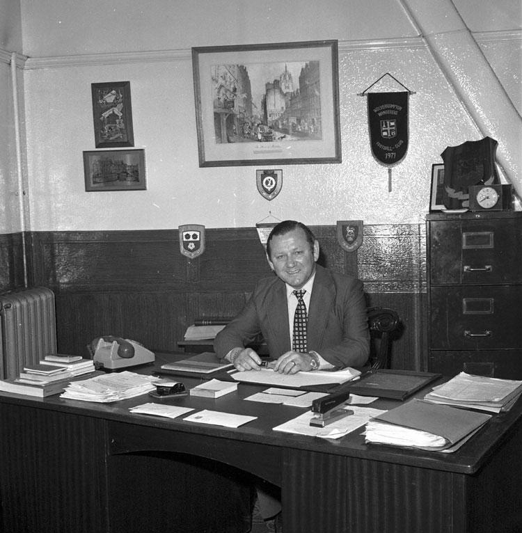 Willie Ormond joins Hearts FC 1977b