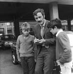 Jim Cruickshank signs autographs