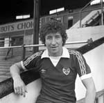 Willie McVie signs to Hearts 1980