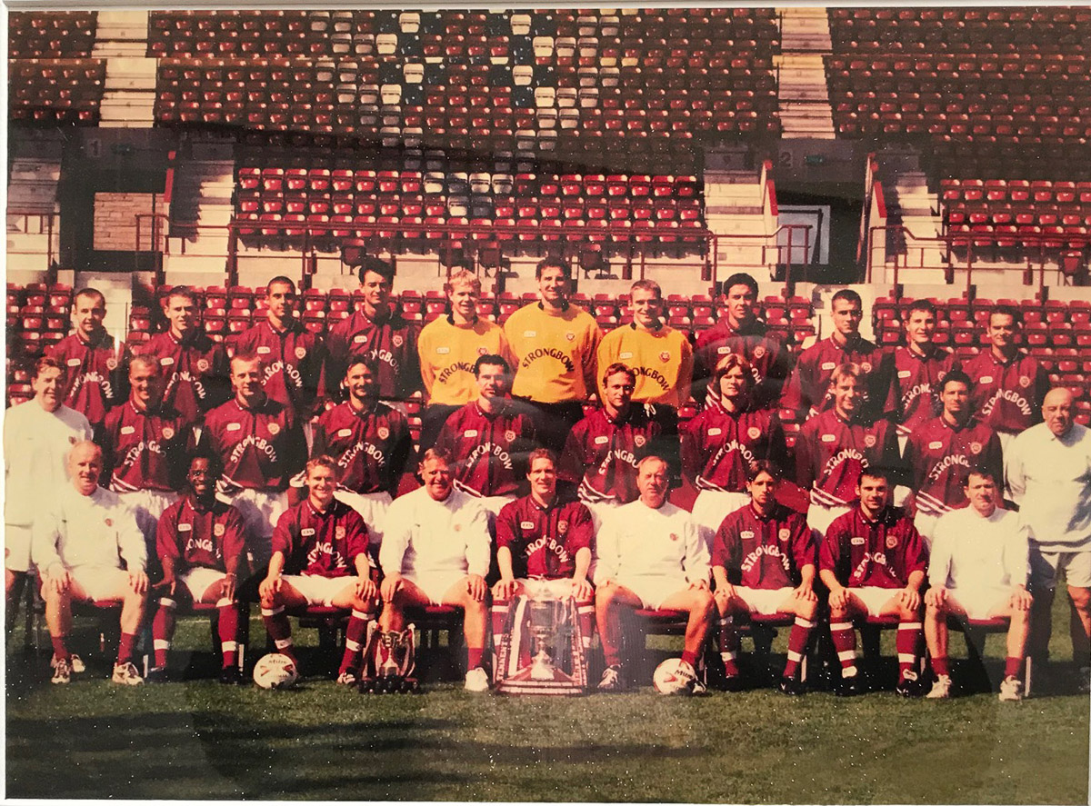 Photo of 1998-99 Squad with Scottish Cup