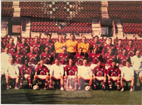 Photo of 1998-99 Squad with Scottish Cup 